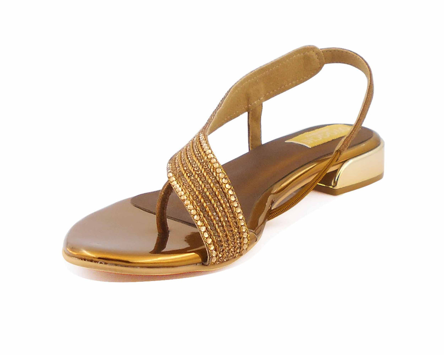 Women's flat sandal with 1 inch height.